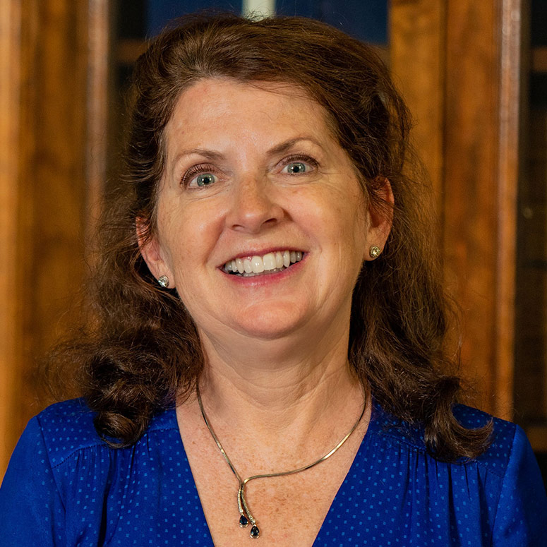 Elizabeth Wall Hanson headshot photo
