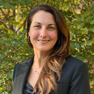 Dina Silverthorne headshot