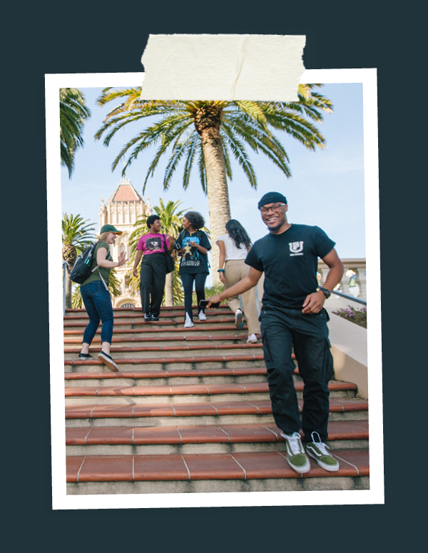 students walking down the spanish steps