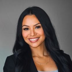 Kat Calderon headshot