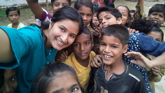 Tina Jain MSMI ’23 with students in the Varanasi government school