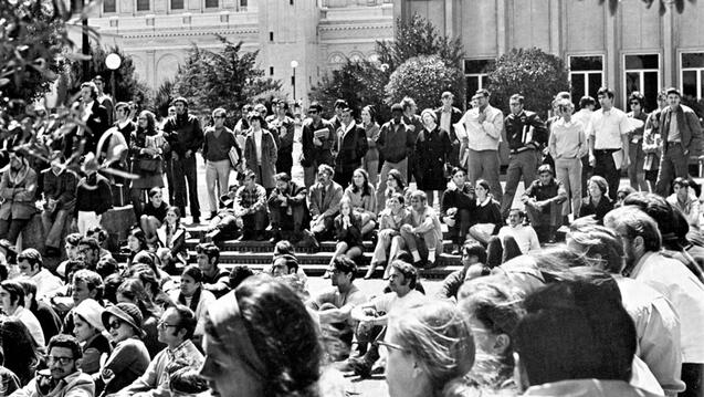 students protest the vietnam war