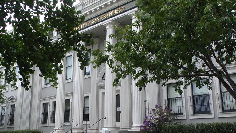 Masonic building seen from the front entrance.