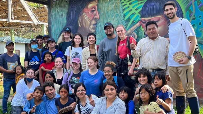 Siobhan Larkin and students in Ecuador
