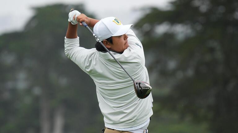 usf student playing golf