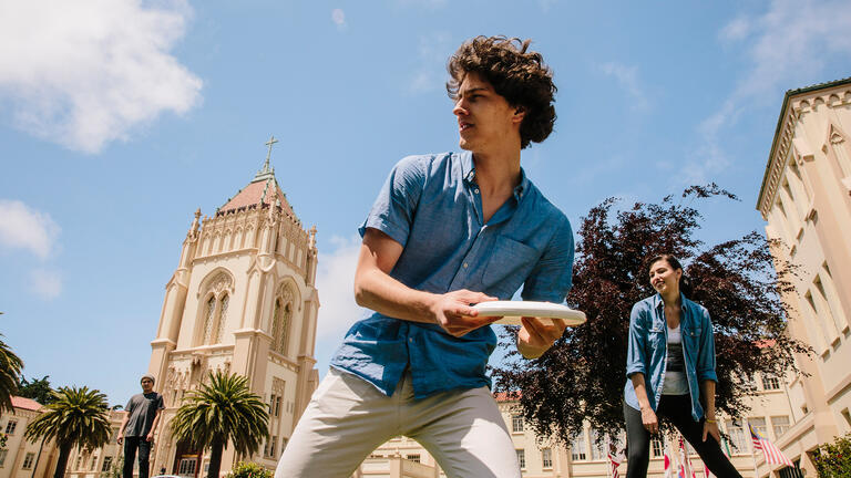 student throwing frisbee