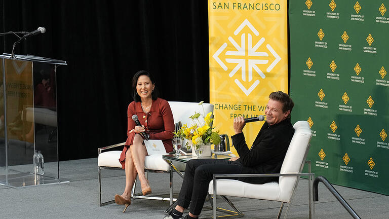 Jeremy Renner and Vicky Nguyen ’00 at the Silk Speaker Series