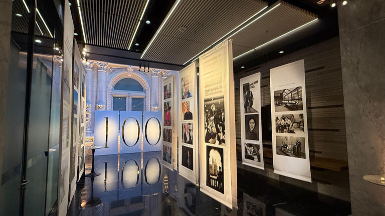 Conservatory at One Sansome hallway with SOM history banners hanging