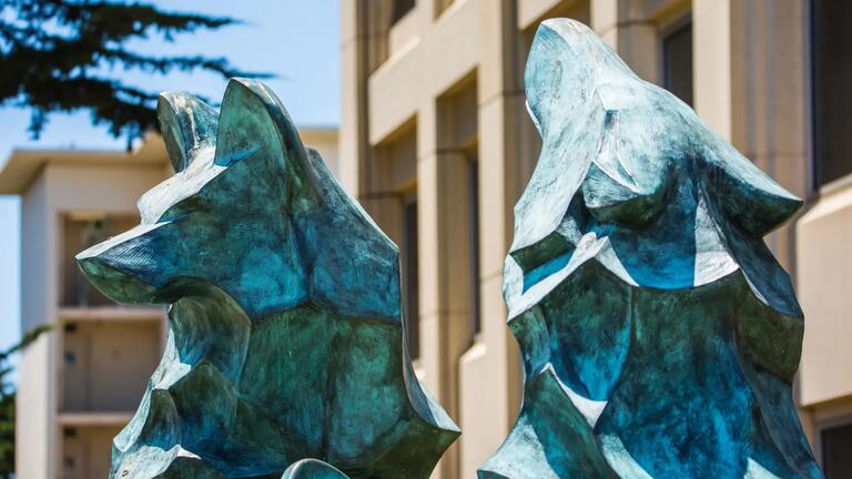 Wolf &amp; Kettle Statue