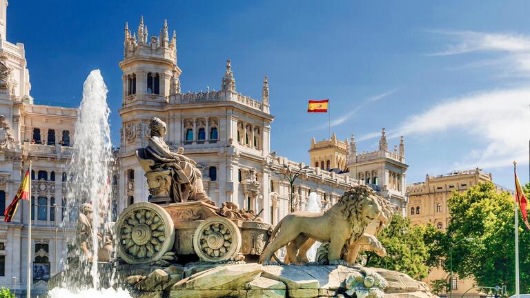 Fountain and statue of a chariot driven by lions in Madrid, Spain