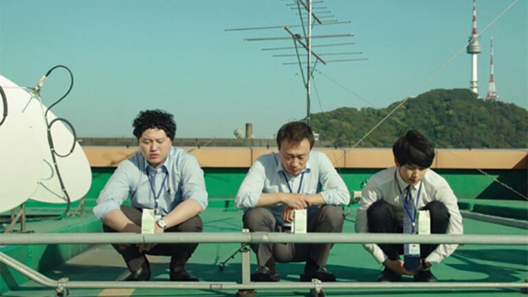 The three main characters from the TV drama Misaeng sitting and talking on a rooftop