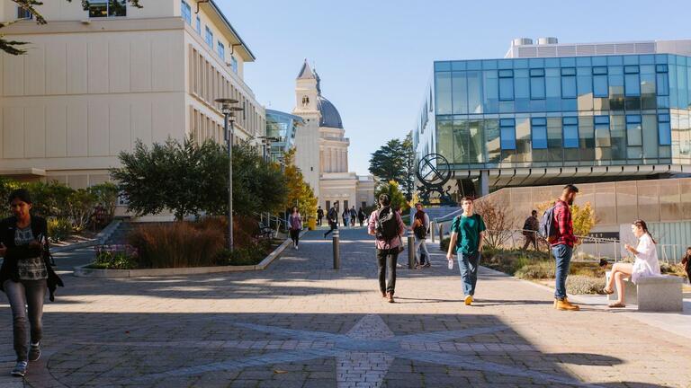 lunchtime on USF campus