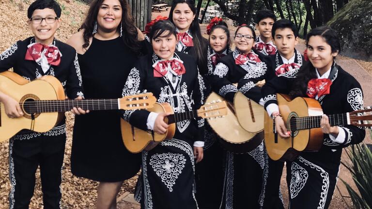 Dr. Belinda Hernandez-Arriaga and students