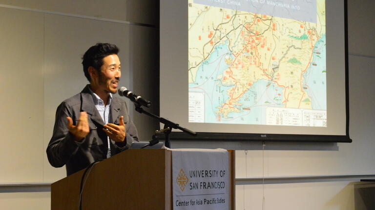 Dr. Cyrus Chen, Kiriyama Fellow at the Center for Asia Pacific Studies delivers his lecture
