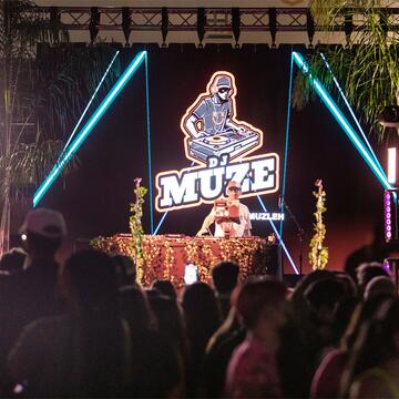 Students in front of the stage watching DJ Muze at Donaroo