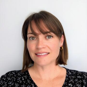 Lisa Reinsberg headshot