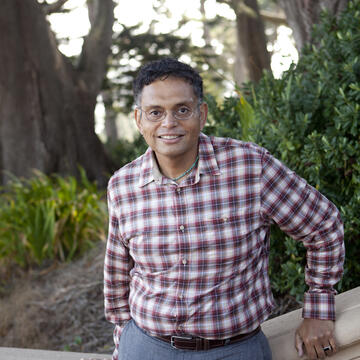 Ronald Sundstrom portrait image