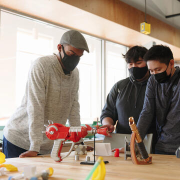 USF engineering students working on project in Innovation Hive