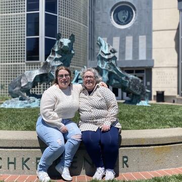 Megan Baker ’23 and mom Jenny Baker