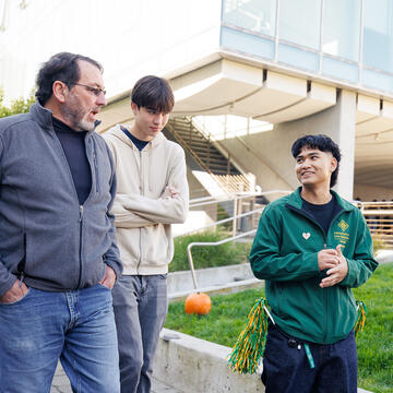 usf student talks to guests on hilltop campus