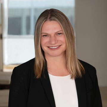 Ellen Leonida Headshot