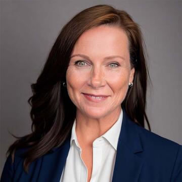 Susan Curtis headshot