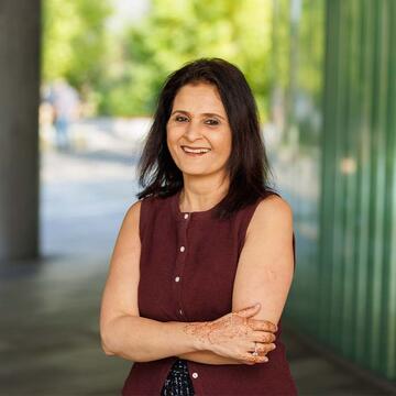 Sweta Thota headshot