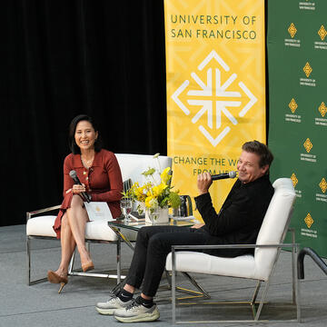 Jeremy Renner and Vicky Nguyen ’00 at the Silk Speaker Series