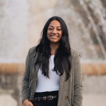 Alisha Saxena headshot