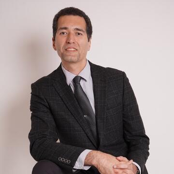 Kourosh Dadgar Headshot