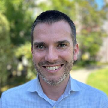 headshot of Devin Leigh