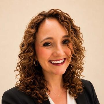 Julia Gallo Headshot