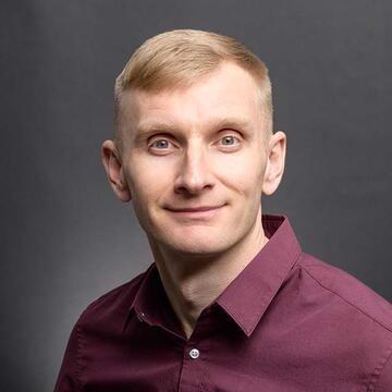 Aleskander Tokarz headshot