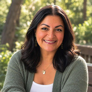 Denisse Mendoza Headshot