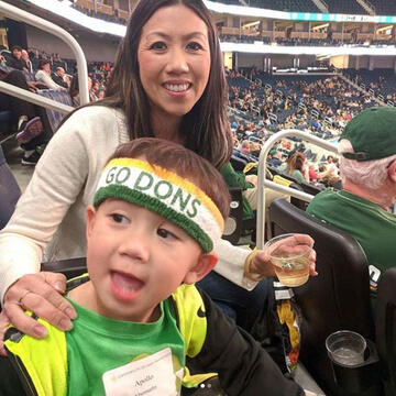 Jennifer Louie-Abernathy MBA ’09, enjoying first college basketball game played at the new Chase Center