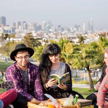 U.S. News & World Report praised USF's connection to San Francisco, diversity, and service learning.