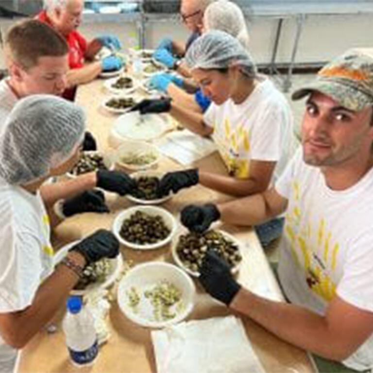 People prepping food